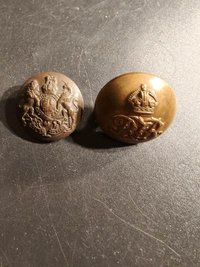 老王徽章第165期 - 英国皇家坦克团、总务团铜扣一组    二战时期    坦克团24mm总务团21mm 