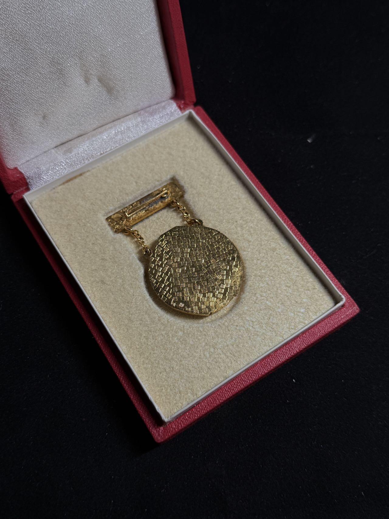 戎马世界章牌大赏第108期 匈牙利议会工作25年纪念章