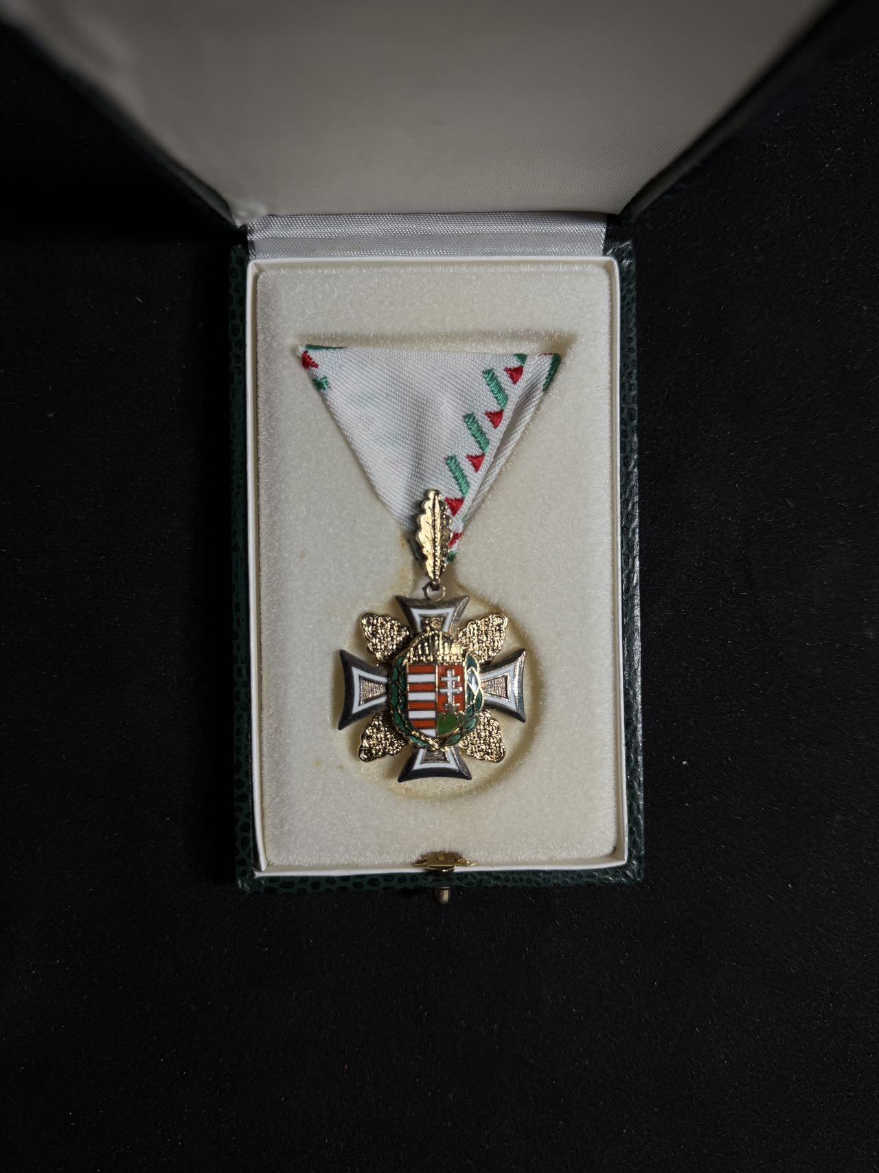 戎马世界章牌大赏第108期 匈牙利一级军官服役奖章