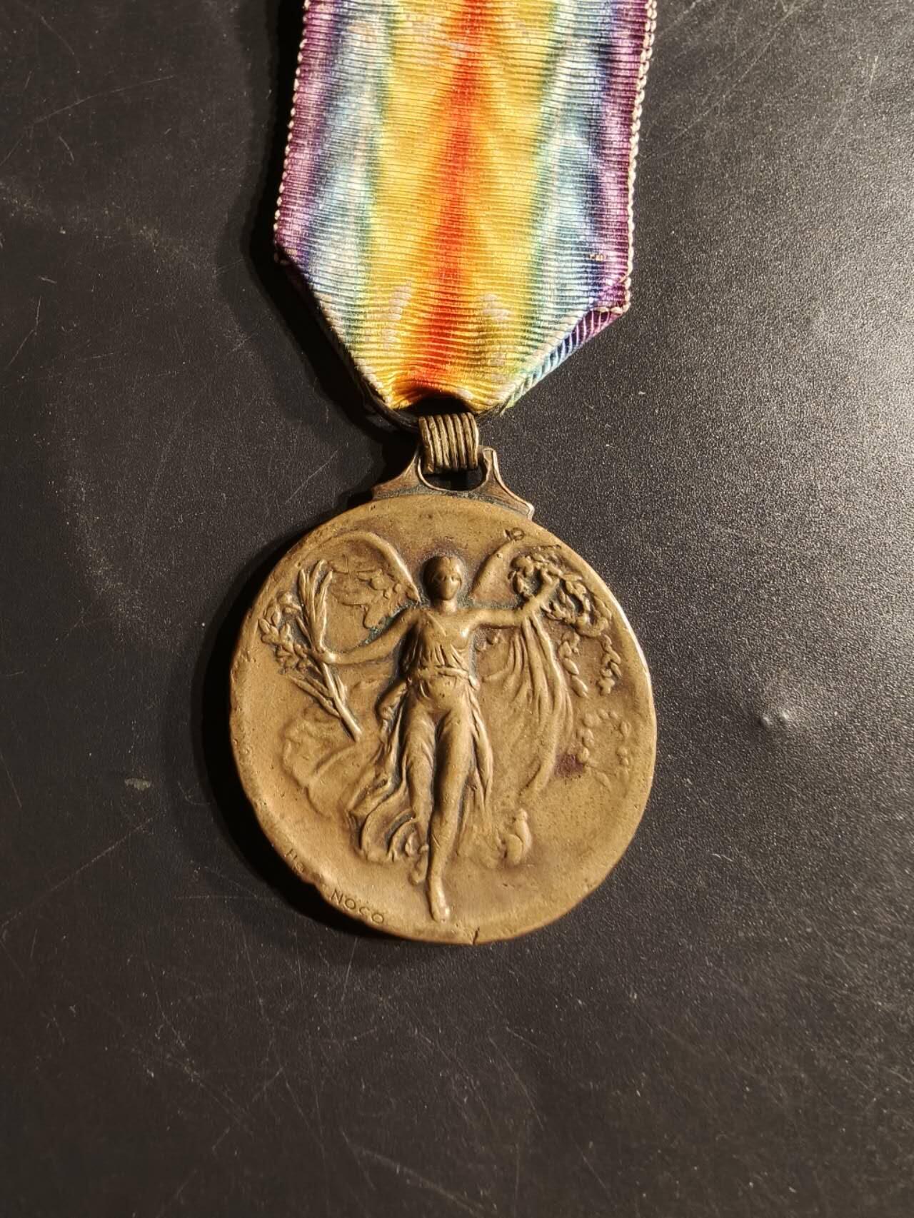 老王徽章第165期 希腊一战胜利奖章     设计师大写签名版本