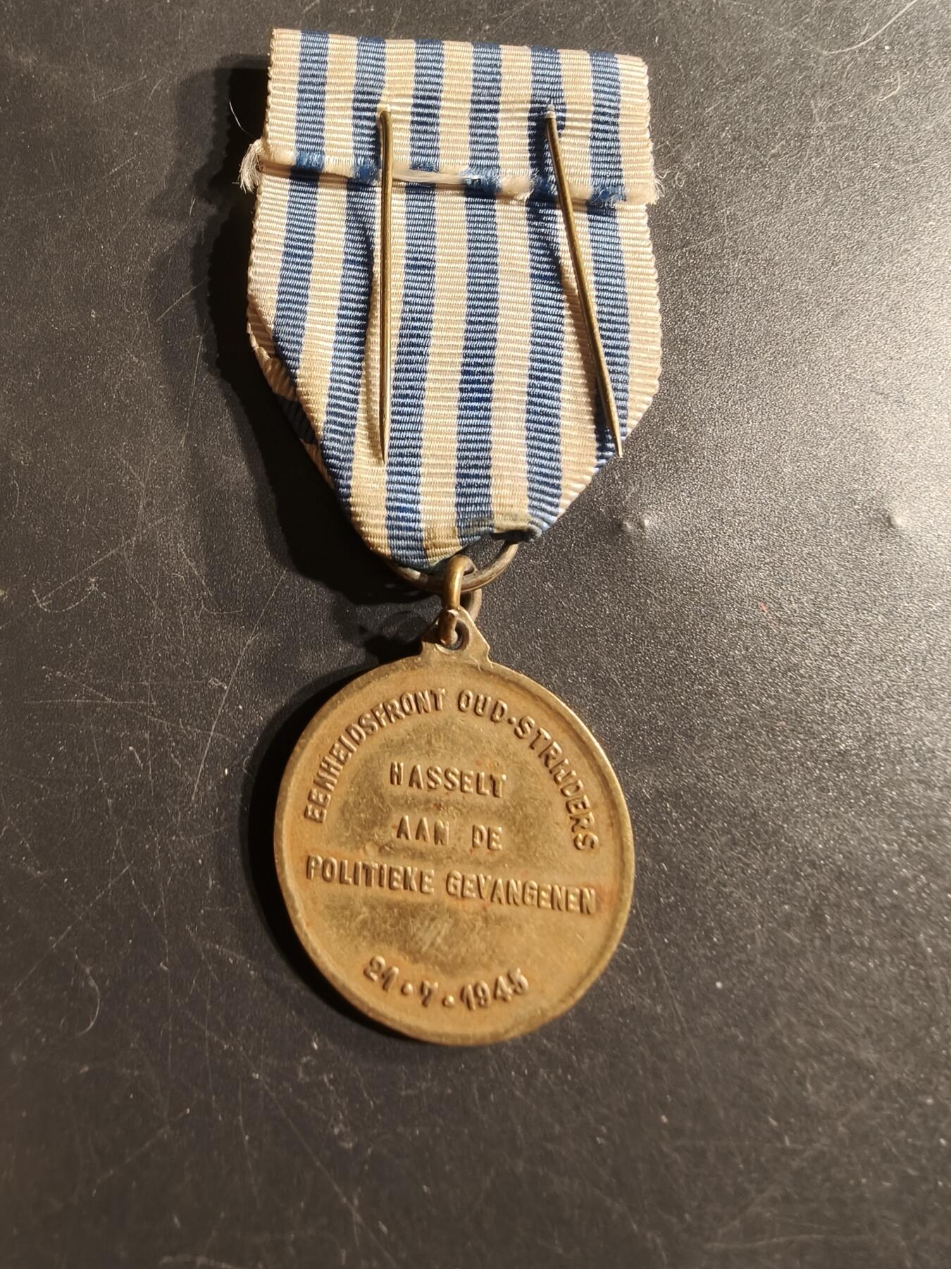 老王徽章第165期 比利时二战哈塞尔特市政治犯纪念章    旨在纪念比利时被驱逐者和前战斗人员团结阵线成立。 