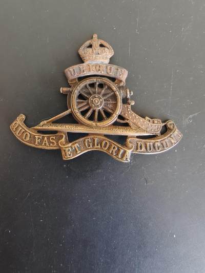老王徽章第165期 - 英国皇家炮兵帽徽    背杆损坏    一战时期