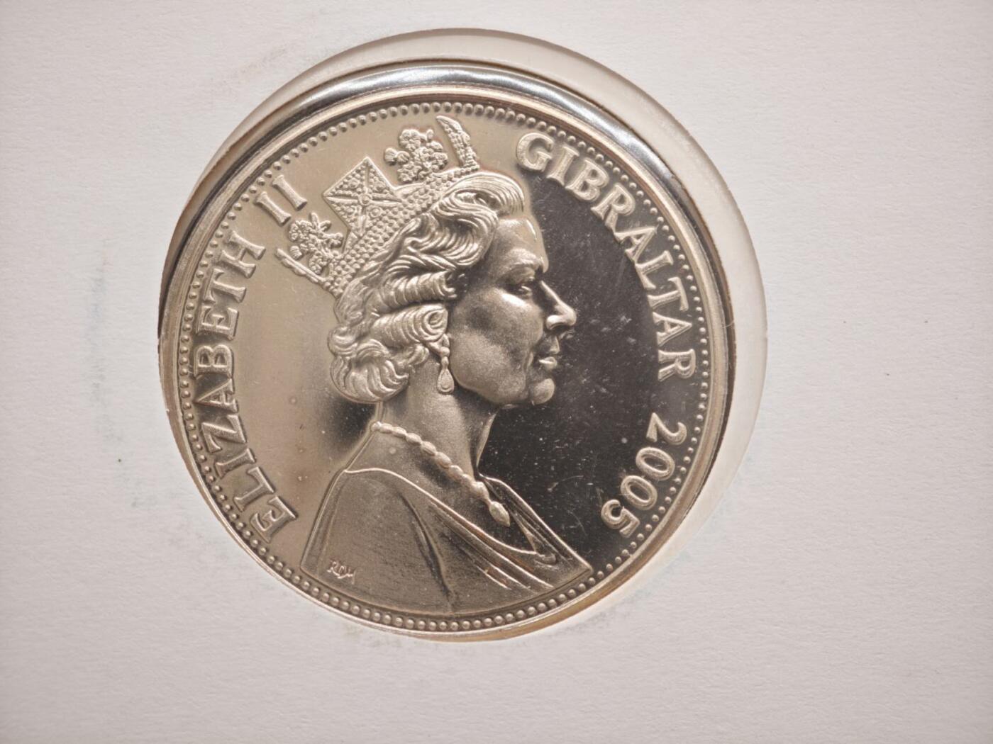 【淘币小摊】限时拍第八百零七拍  克朗币邮币封场  满百包邮可预留两周  周一统一发货   直布罗陀2005年女王80周岁克朗纪念币邮币封