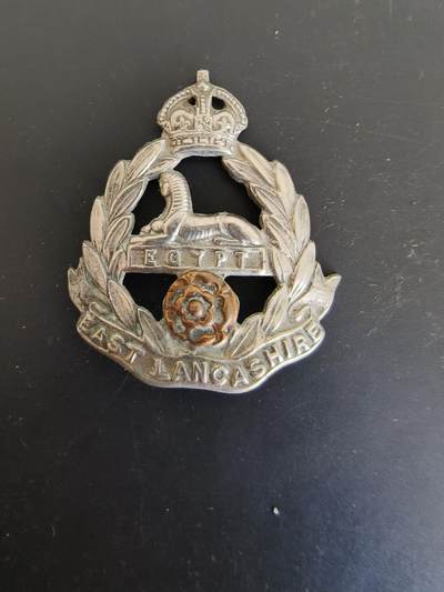 老王徽章第165期 - 英国东兰开夏郡步兵团帽徽     一战时期     背杆损坏