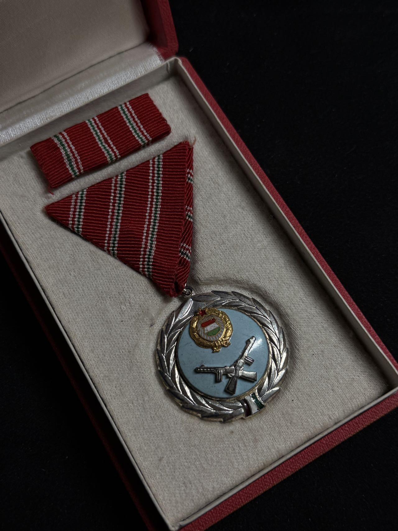 戎马世界章牌大赏第108期 匈牙利杰出服役奖章