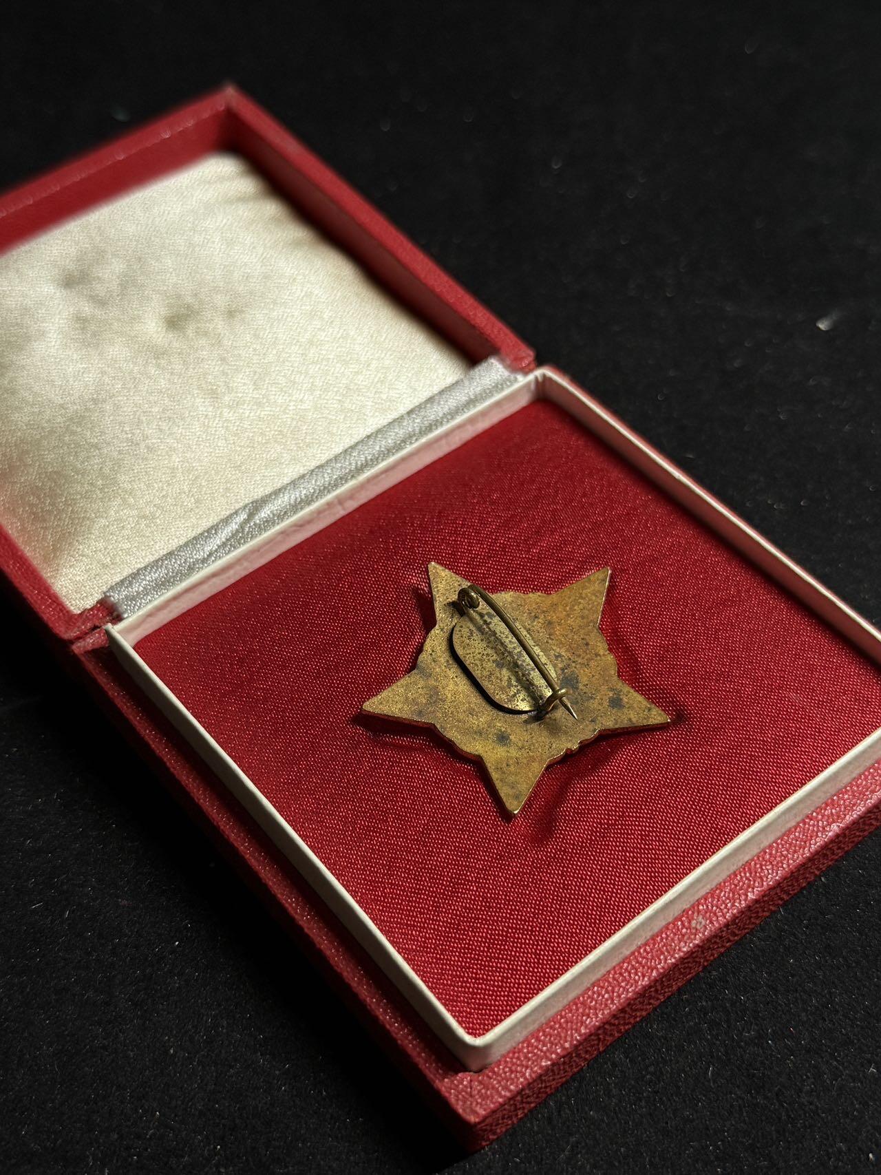 戎马世界章牌大赏第108期 匈牙利工人卫士奖章