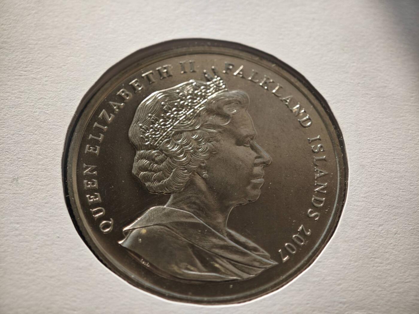 【淘币小摊】限时拍第八百零七拍  克朗币邮币封场  满百包邮可预留两周  周一统一发货   福克兰群岛2007年解放25周年1元纪念币邮币封