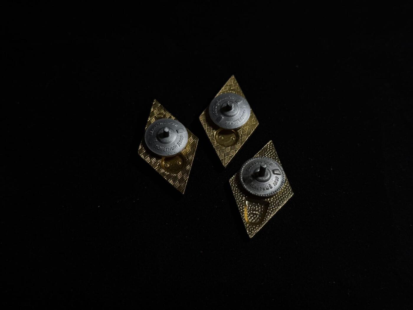 戎马世界章牌大赏第108期 苏联铝制校徽一组