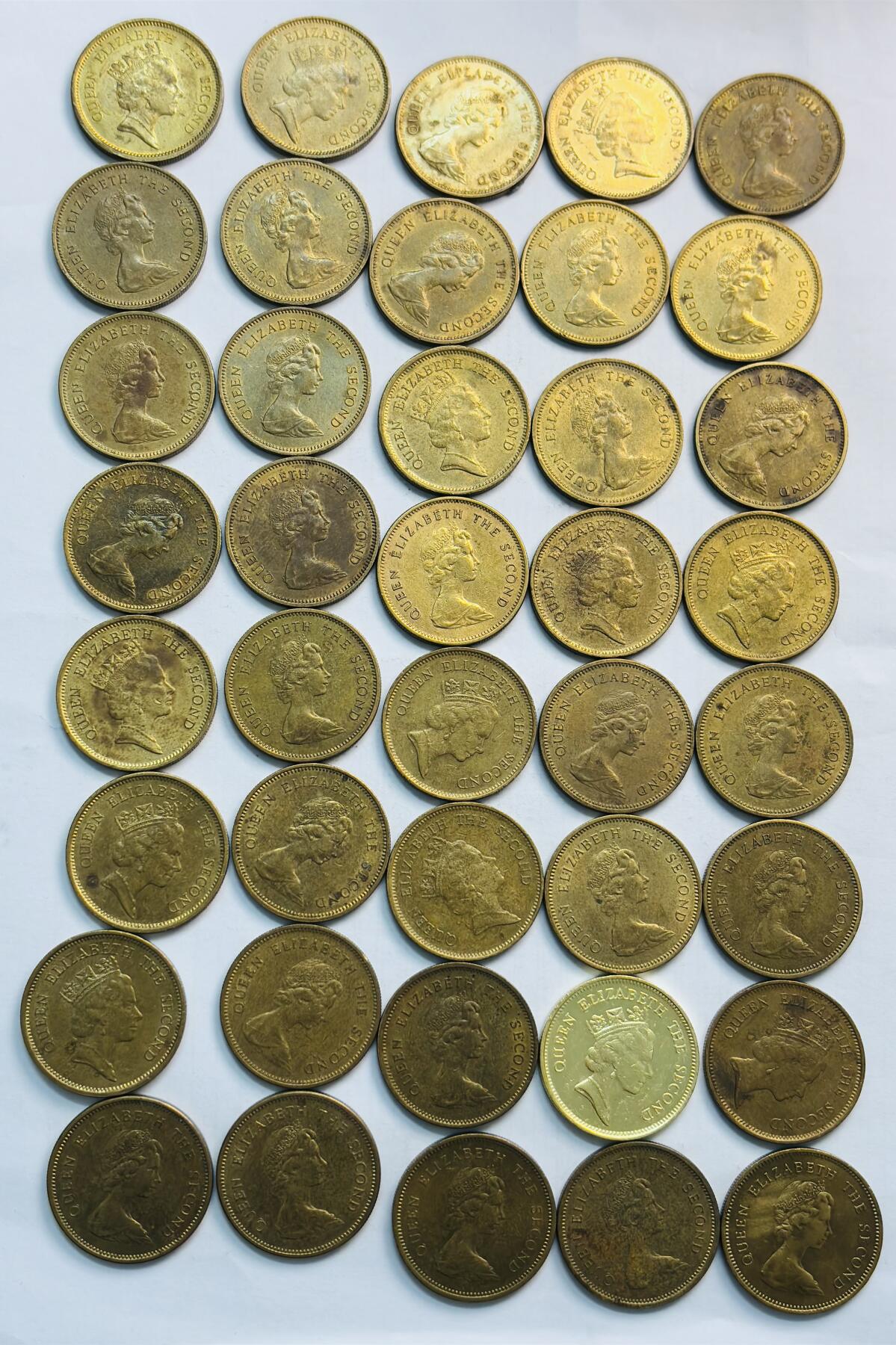 文馨钱币收藏第 282 场，【 长期接收代拍品】，加拿大老铜代用币，银币，德三系列场 原铜光英属香港时期高冠花冠女王版 5 毫铜币 40 枚