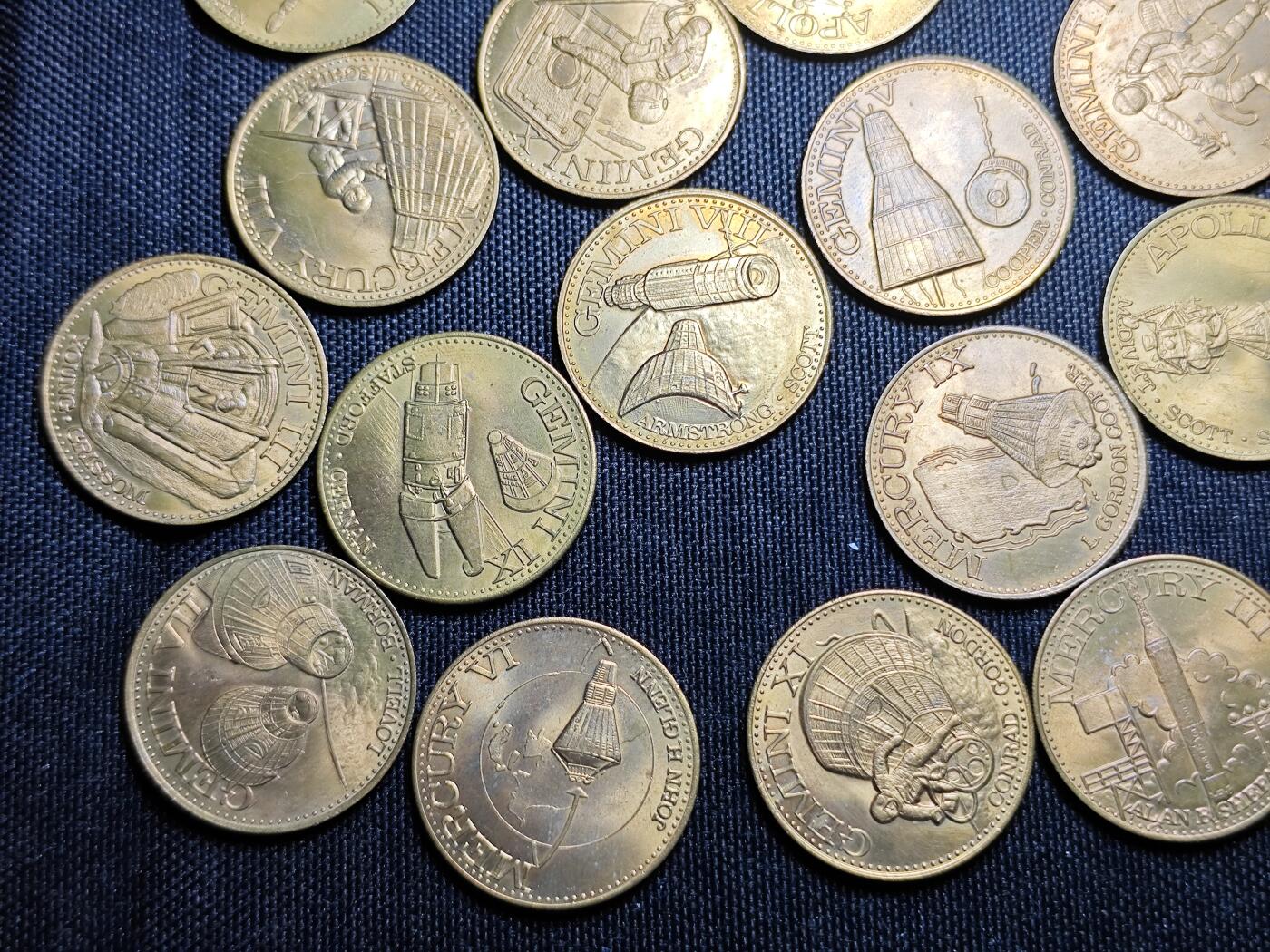 KK钱币收藏小铺 （套币 好品/批量散币 银币）专场  2月预留时间 周末发货  美国航天纪念铜章21枚 好品！