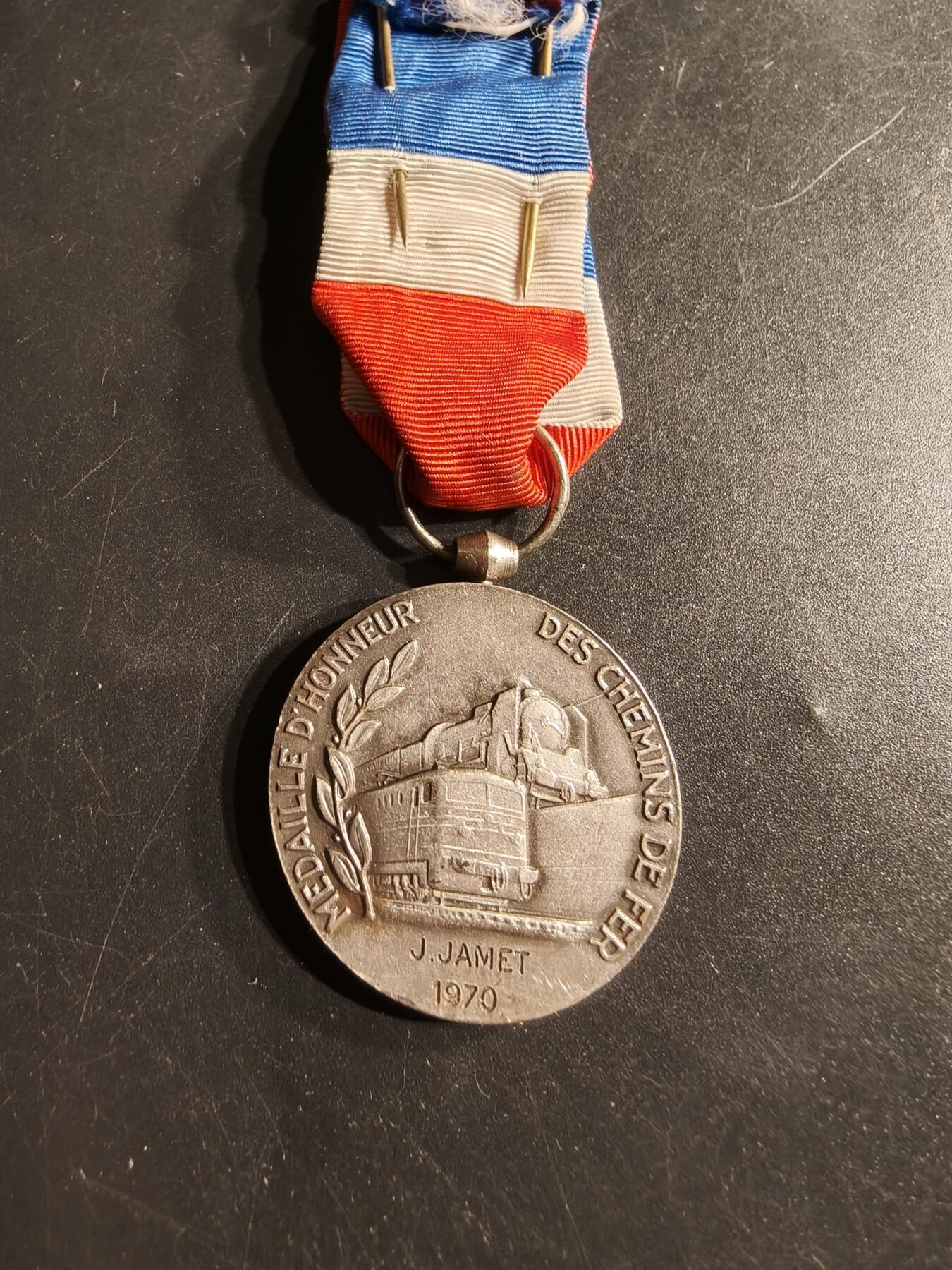 老王徽章第165期  法国银级铁路服务奖章    1970年实发