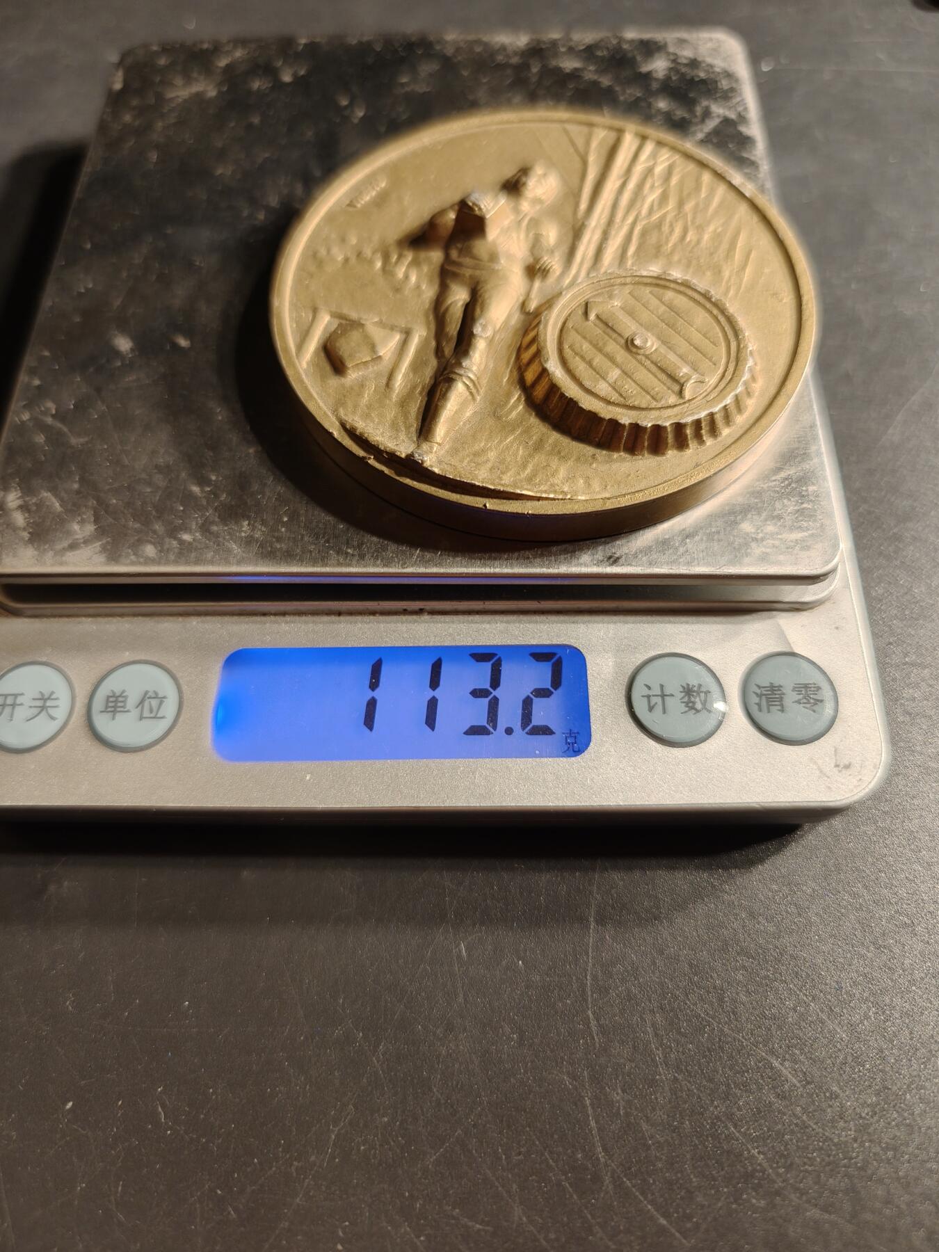 老王徽章第165期  法国田径越野纪念章    原盒损坏    直径66mm.   重量113.2g