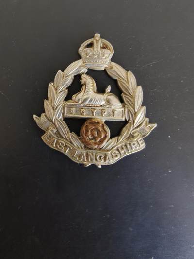 老王徽章第165期 - 英国东兰开夏郡步兵团帽徽     一战时期    背杆损坏
