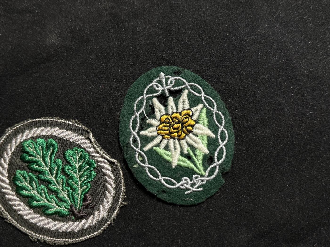 戎马世界章牌大赏第108期 德国二战布制臂章，山地兵与猎兵臂章，有虫蛀破洞