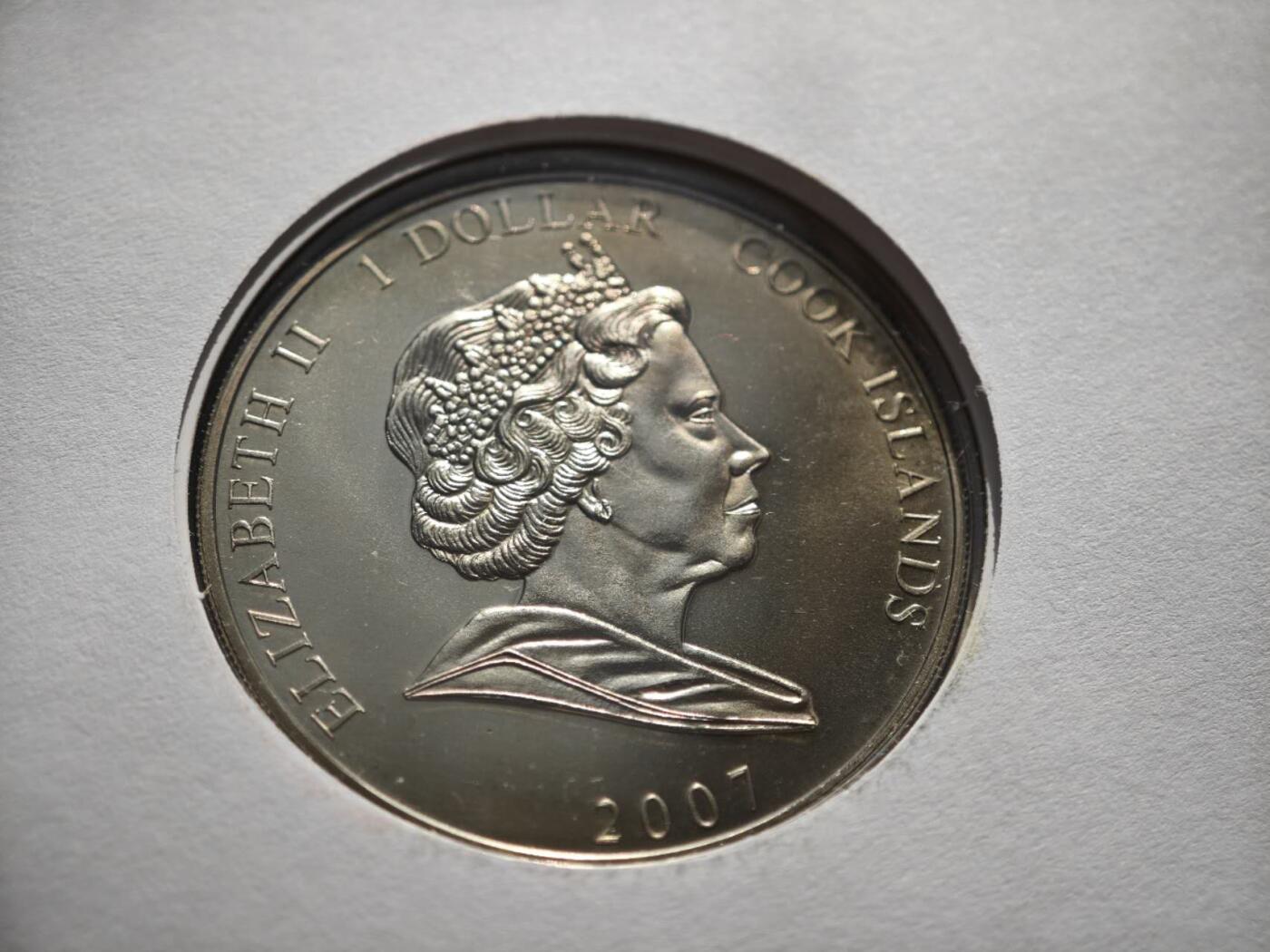 【淘币小摊】限时拍第八百零七拍  克朗币邮币封场  满百包邮可预留两周  周一统一发货   库克群岛2007年女王大婚钻禧1元纪念币邮币封