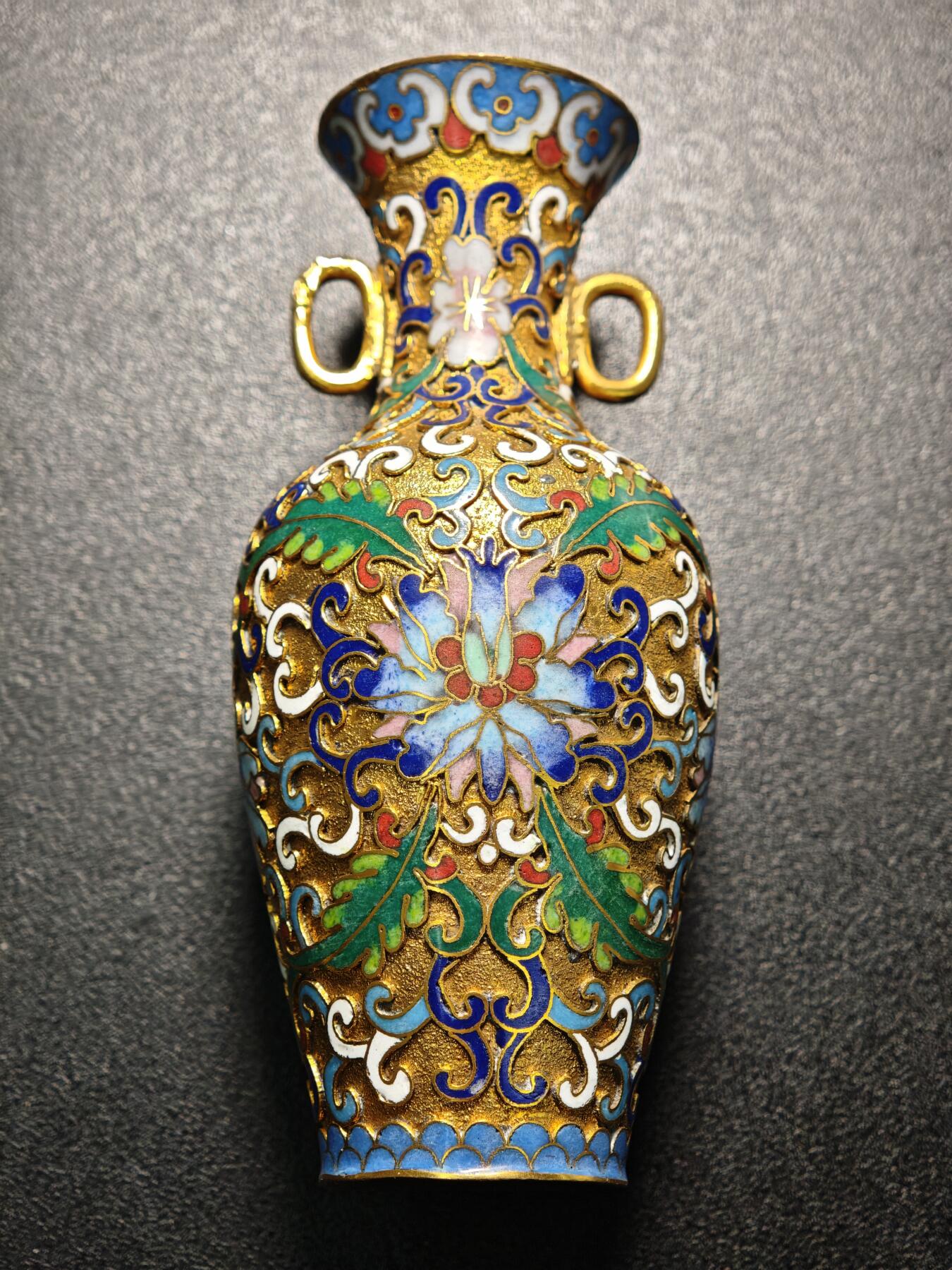 【德藏】世界币章拍卖第154期（拍品征集中~欢迎藏友联系） 回流鎏金珐琅五彩瓶 颜色艳丽 工艺精湛 瓶身直径约：47.3mm；高约：105.3mm，重约：100g