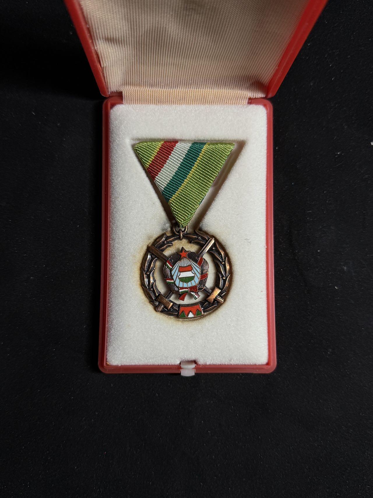 戎马世界章牌大赏第108期 匈牙利铜级巩固战斗友谊奖章