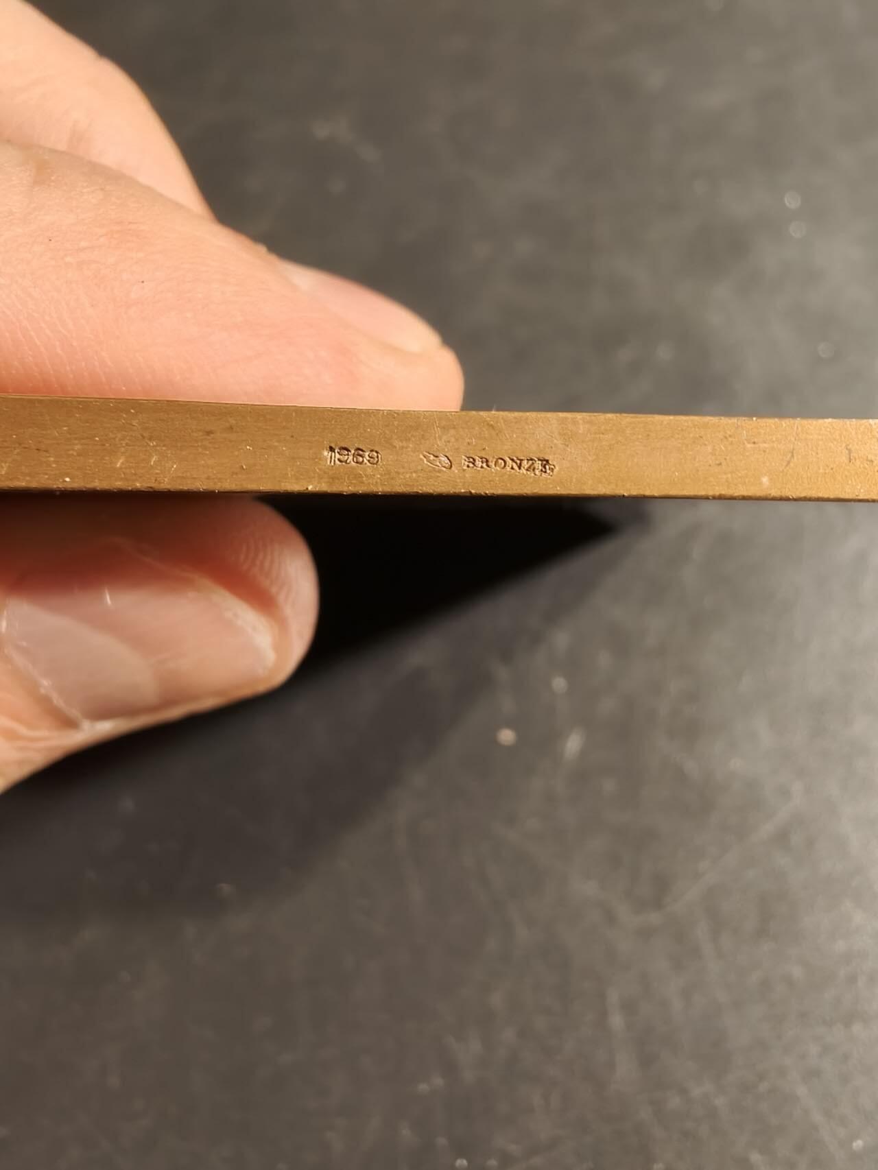 老王徽章第165期 法国金婚方形大铜章    大尺寸版本    70×68mm.   重量166.2g