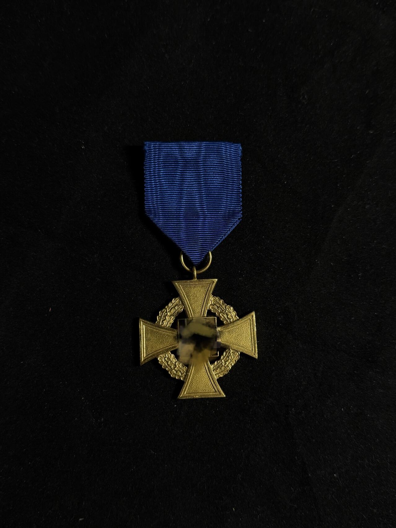 戎马世界章牌大赏第108期 铭记历史！德国二战公务员40年服务勋章