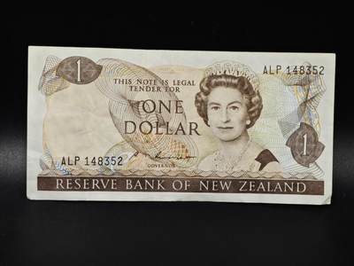 【淘币小摊】限时拍第八百零五拍  纸币场  满百包邮可预留两周  周一统一发货  - 新西兰1元纸币【有折】
