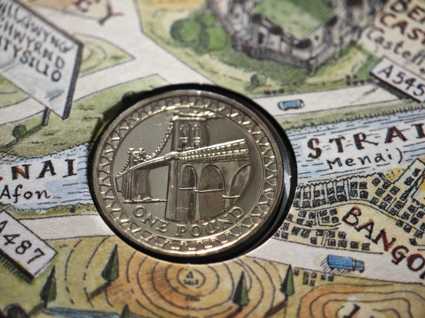 【淘币小摊】限时拍第八百零七拍  克朗币邮币封场  满百包邮可预留两周  周一统一发货   英国2005年一镑邮币封