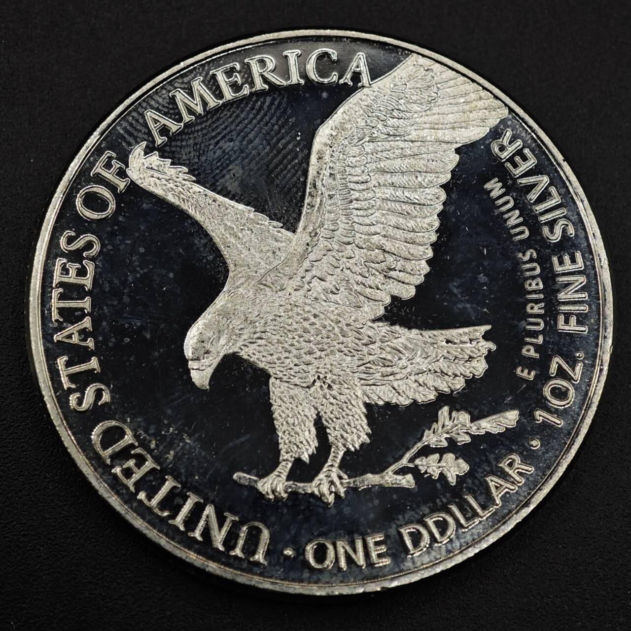 【淘币小摊】限时拍第八百零七拍  克朗币邮币封场  满百包邮可预留两周  周一统一发货  美国2023年行走鹰洋复刻纪念章