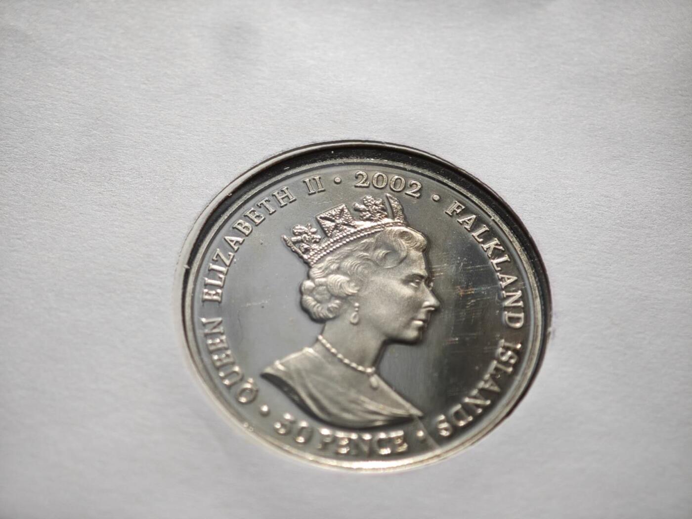 【淘币小摊】限时拍第八百零七拍  克朗币邮币封场  满百包邮可预留两周  周一统一发货    福克兰群岛2002年女王登基金禧50便士纪念币邮币封