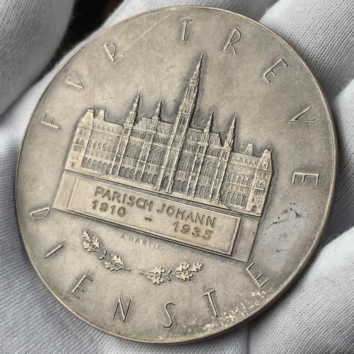 掌中浮雕-藏着的欧洲第043场 1910-1935年奥地利维也纳市政府服务25周年纪念银章，65mm，90g