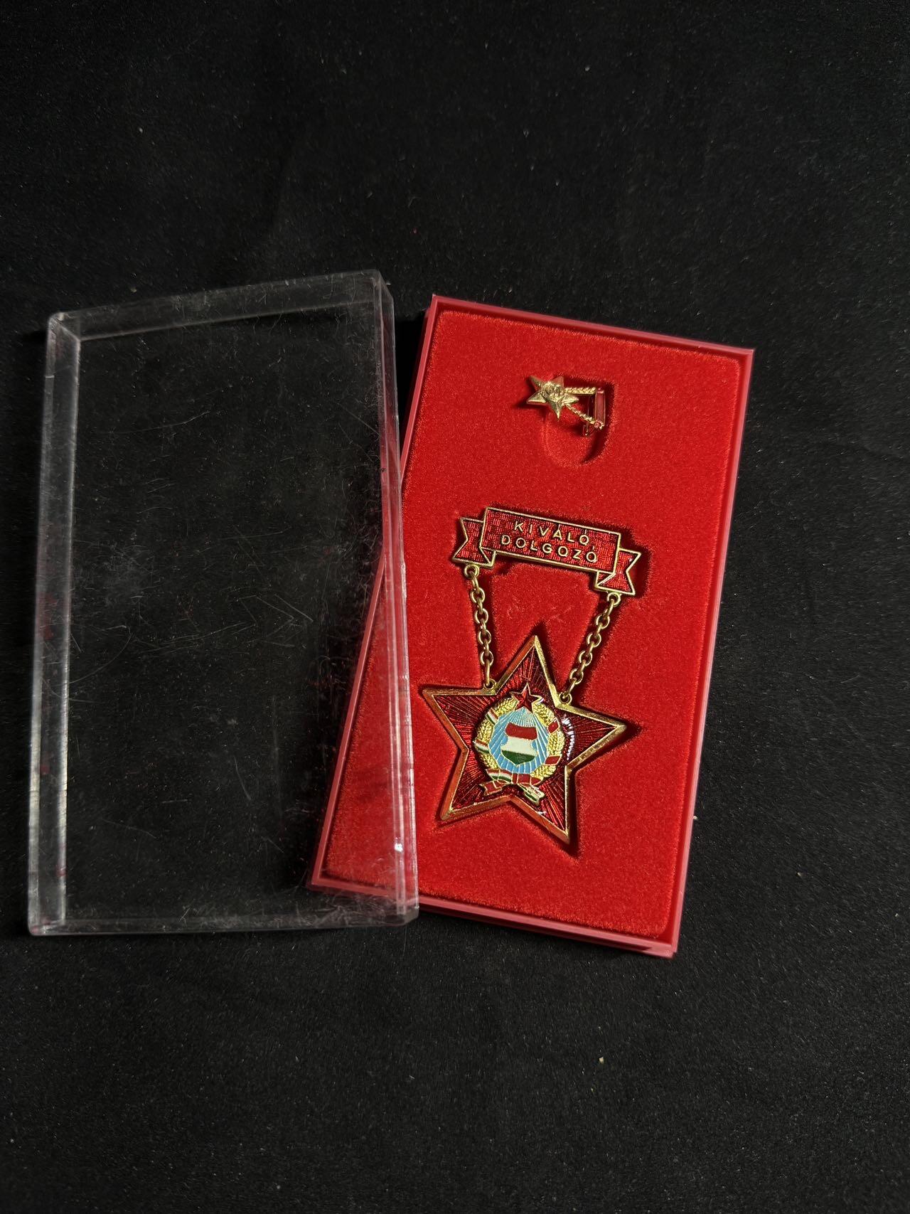 戎马世界章牌大赏第108期 匈牙利优秀劳动者奖章