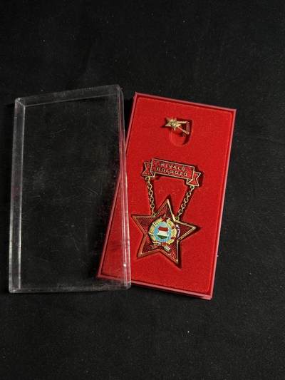 戎马世界章牌大赏第108期 - 匈牙利优秀劳动者奖章