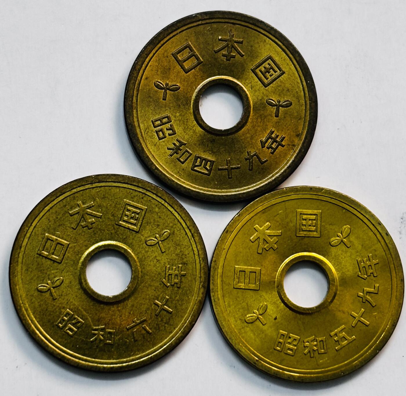 文馨钱币收藏第 282 场，【 长期接收代拍品】，加拿大老铜代用币，银币，德三系列场 全新日本昭和 49/59/60 年五元 3 枚