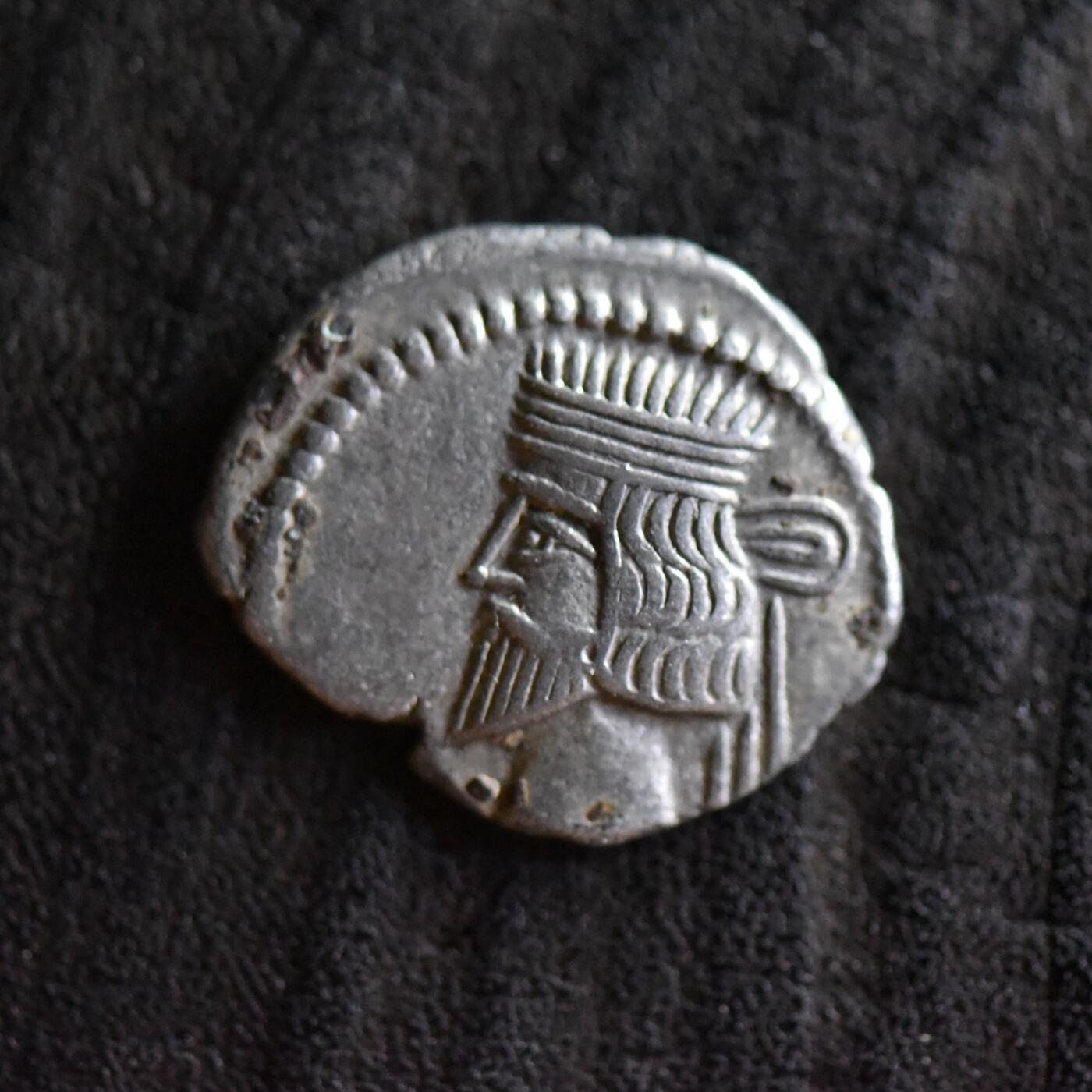 【良泉】第42期【自动场】12月4日晚19.30点开拍！99枚域外古代钱币专场  【美品】公元105-147年【古波斯】帕提亚（安息）沃洛加西斯三世，一德拉克马银币，3.58克