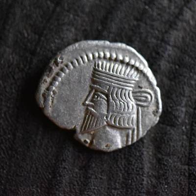 【良泉】第42期【自动场】12月4日晚19.30点开拍！99枚域外古代钱币专场  - 【美品】公元105-147年【古波斯】帕提亚（安息）沃洛加西斯三世，一德拉克马银币，3.58克