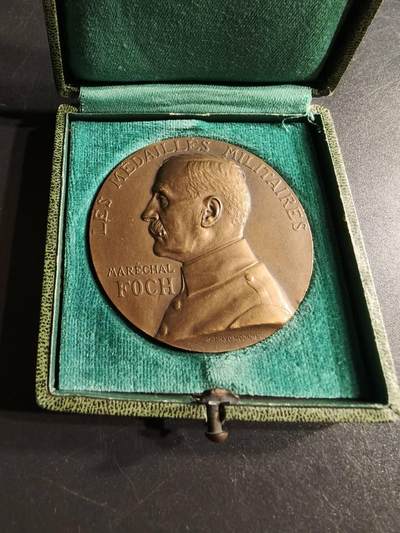 老王徽章第165期 - 法国福煦元帅大铜章    原盒     大师普鲁多姆名作     直径50mm.    重量57g