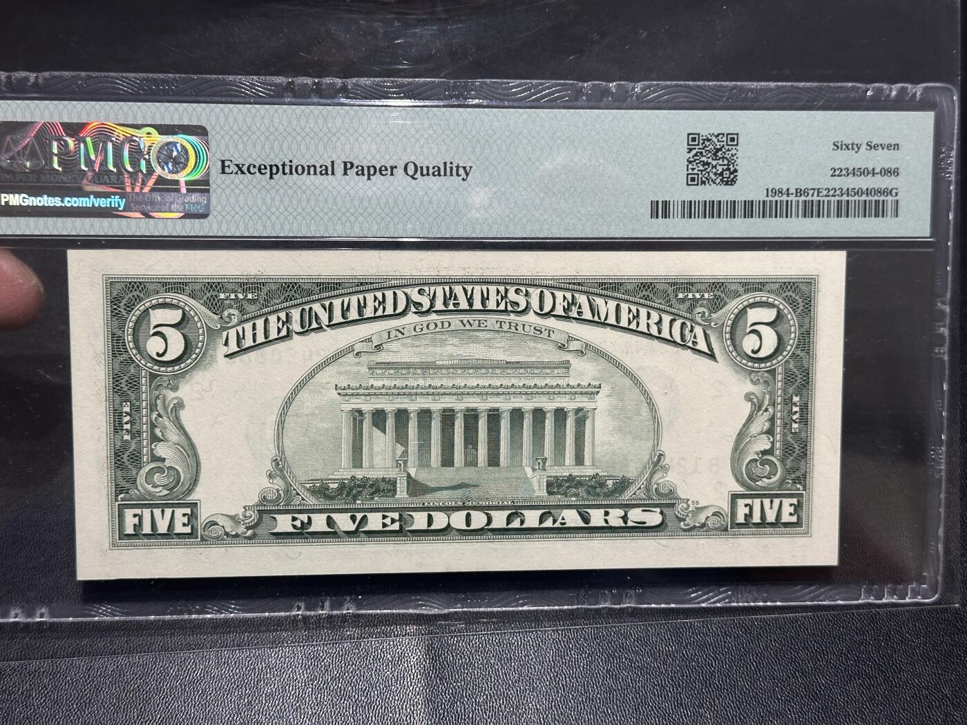 《外钞收藏家》第五百八十七期（精选场）（本平台长期征集拍品、欢迎藏友们联系合作） 1995年美国小头版5美元 PMG67 尾883