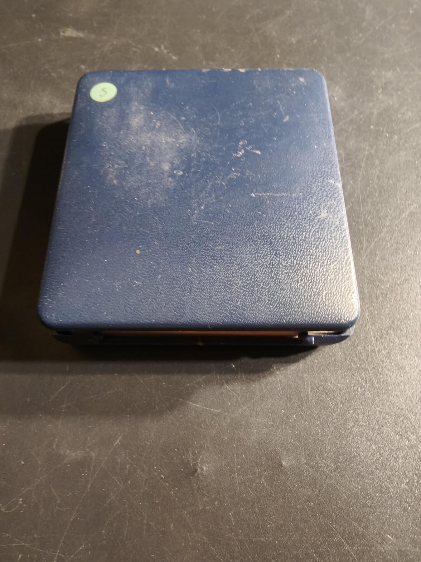 老王徽章第165期  法国田径越野纪念章    原盒损坏    直径66mm.   重量113.2g