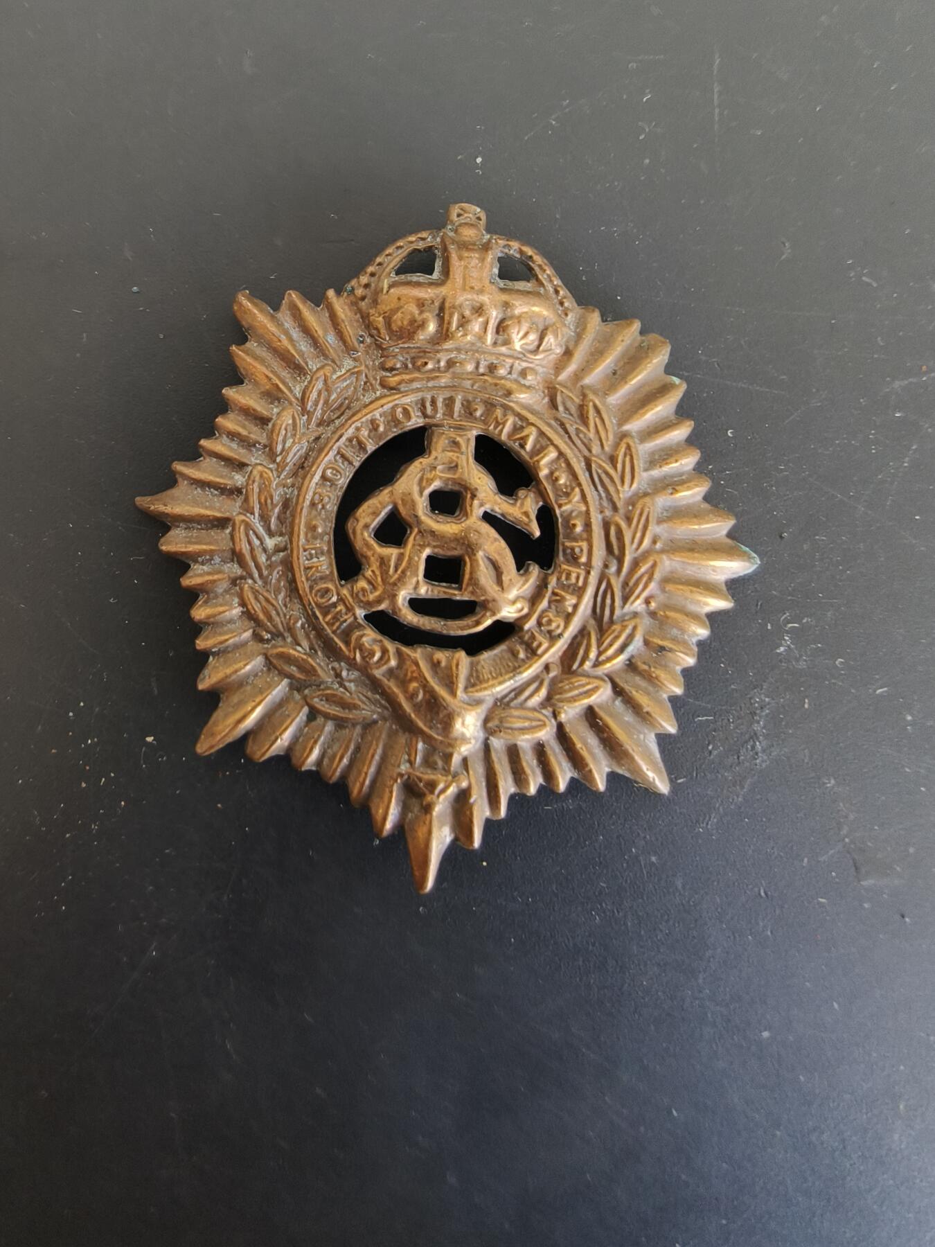 老王徽章第165期 英国皇家陆军服务兵团帽徽    爱德华七世时期    背杆损坏