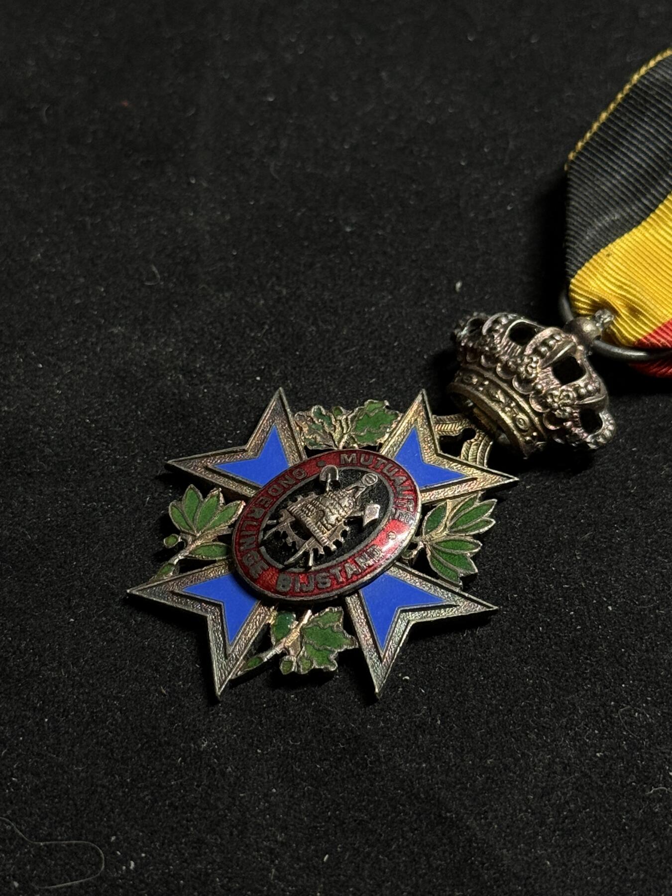 戎马世界章牌大赏第108期 比利时银级劳工勋章