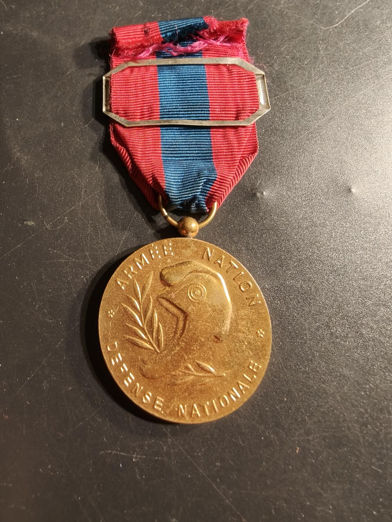 老王徽章第165期  法国金级国防服役奖章     海军陆战队勋条