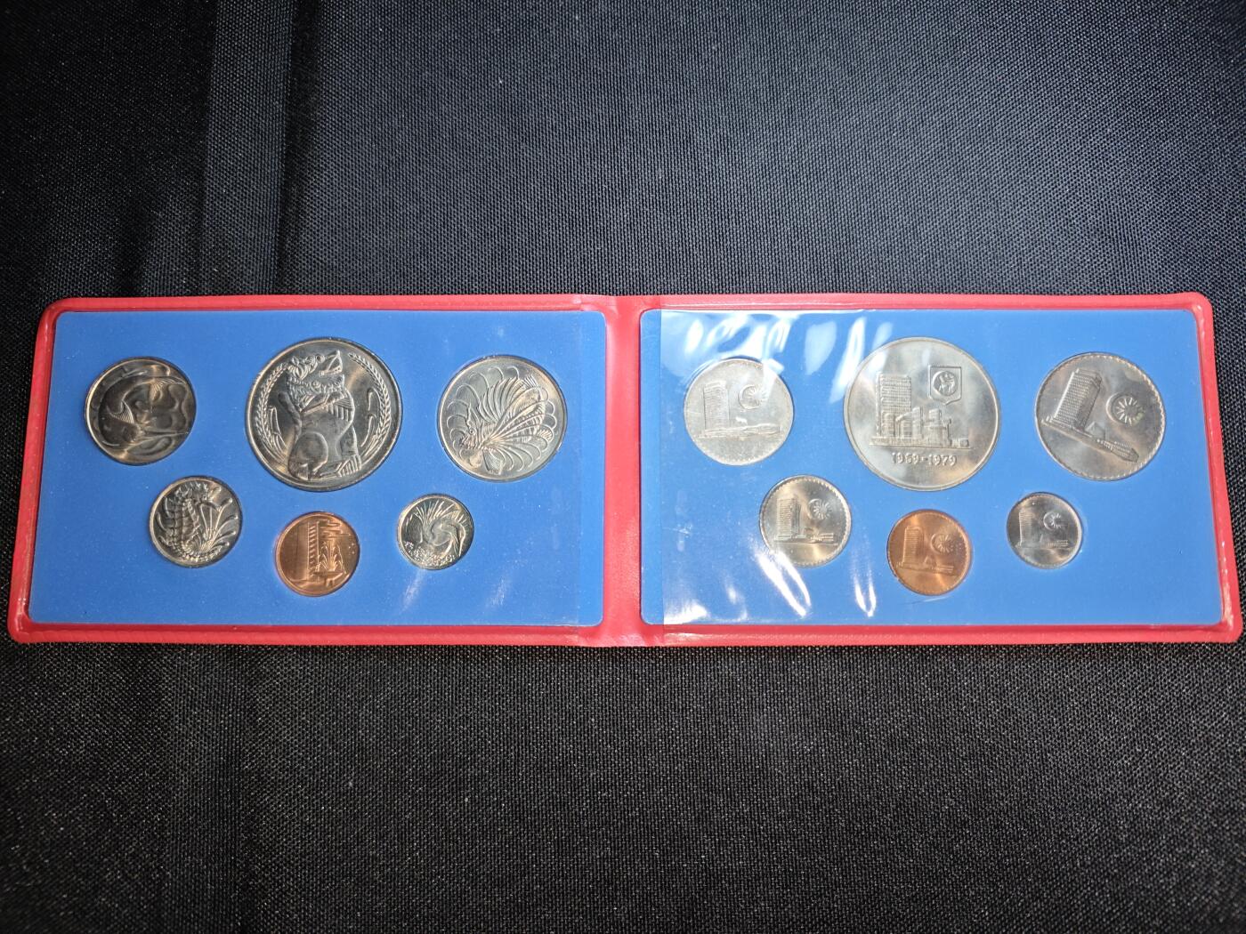 KK钱币收藏小铺 （套币 好品/批量散币 银币）专场  2月预留时间 周末发货  新加坡马来西亚大小面值套币 皮包样式少见 含纪念币