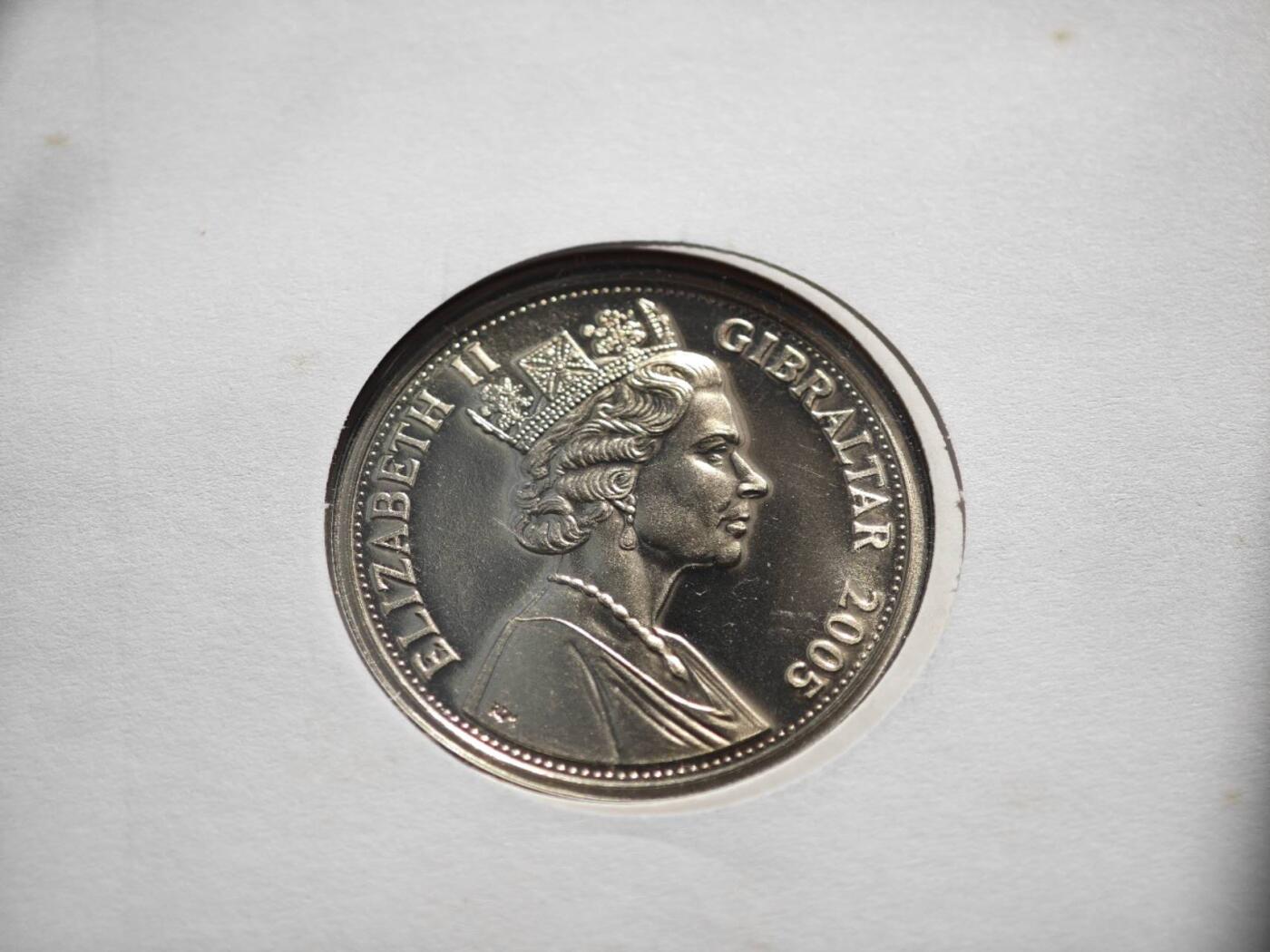 【淘币小摊】限时拍第八百零七拍  克朗币邮币封场  满百包邮可预留两周  周一统一发货   直布罗陀2005年女王80周岁克朗纪念币邮币封