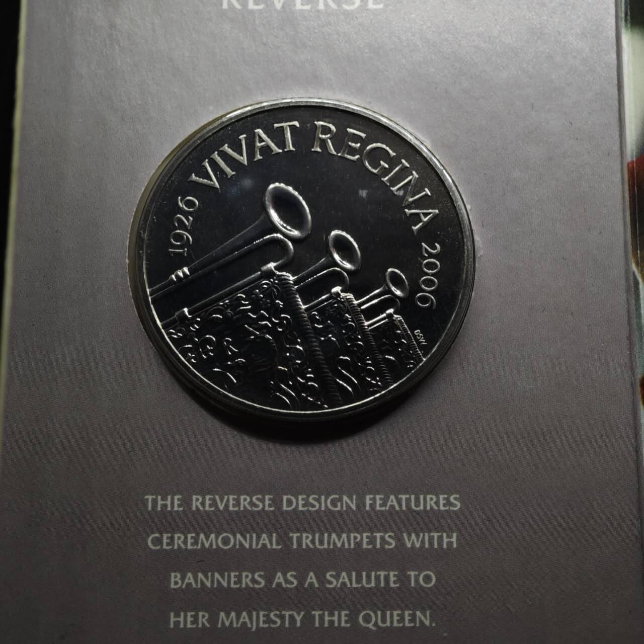 【淘币小摊】限时拍第八百零七拍  克朗币邮币封场  满百包邮可预留两周  周一统一发货  英国2006年女王80周岁5镑纪念币卡册