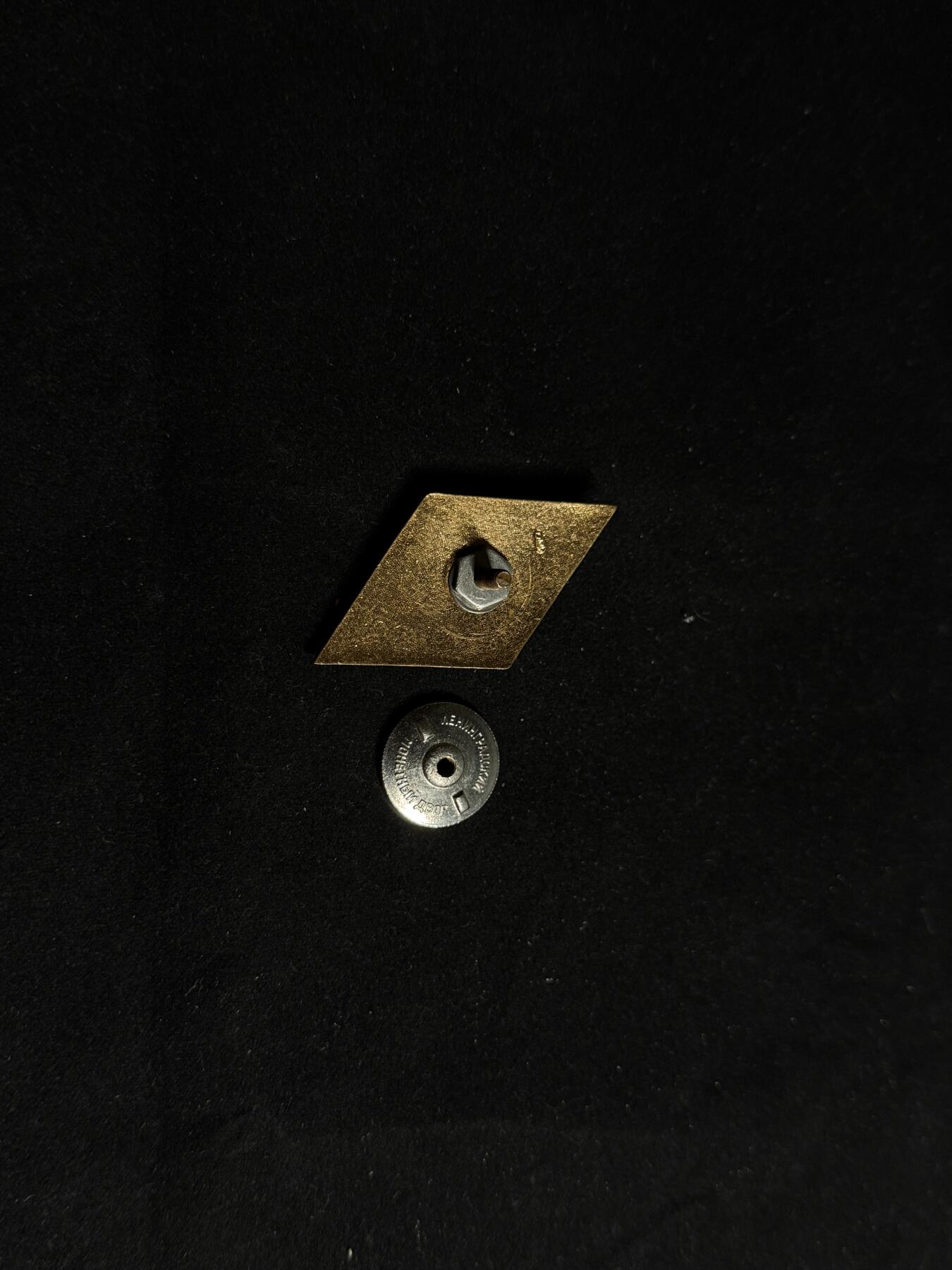 戎马世界章牌大赏第108期 苏联高等综合大学校徽，铜制