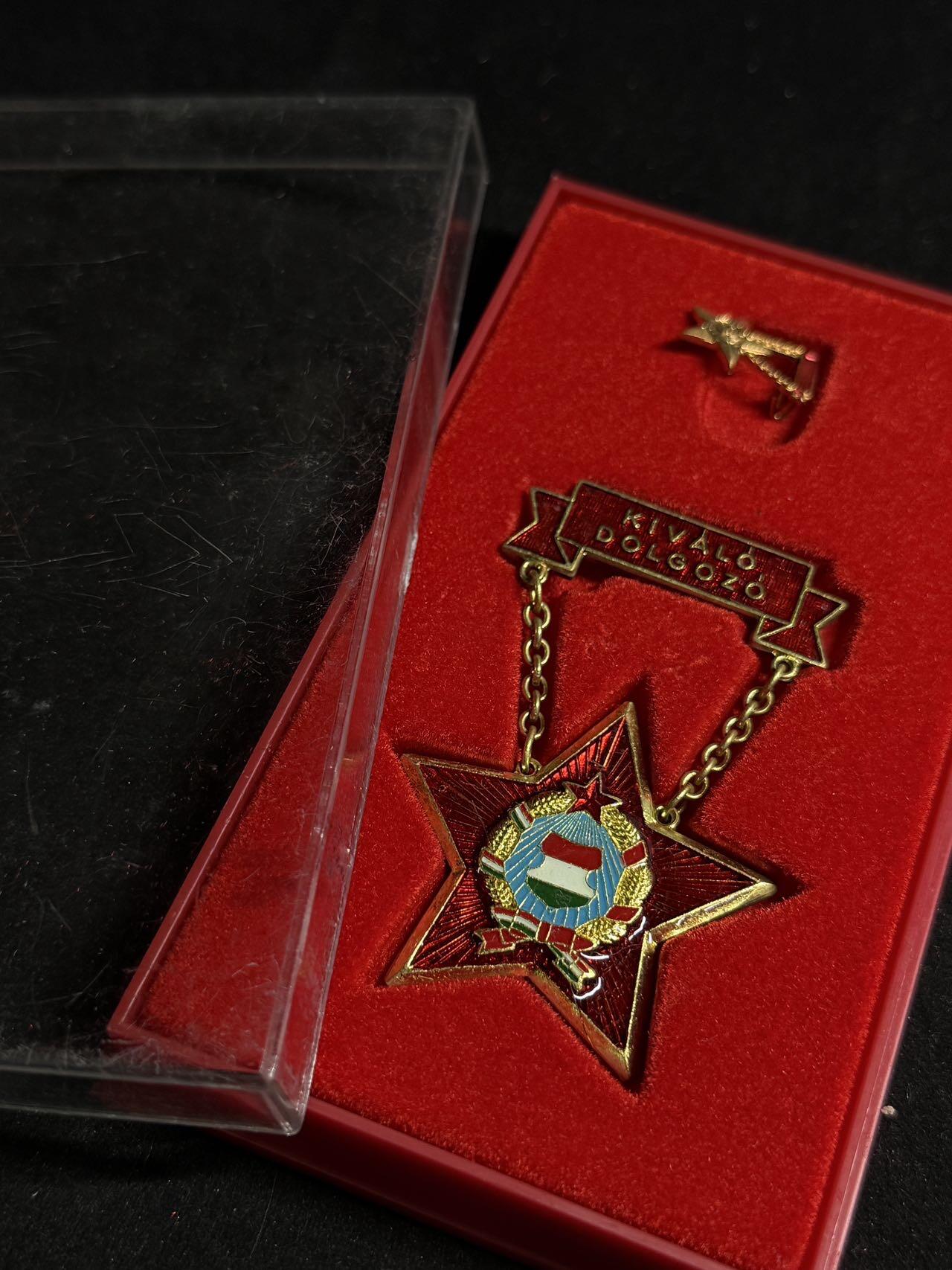 戎马世界章牌大赏第108期 匈牙利优秀劳动者奖章