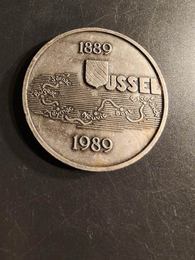 老王徽章第165期 -  法国克雷兹省阿塞尔区原住民友好协会百年纪念章     直径50mm.    重量46.6g