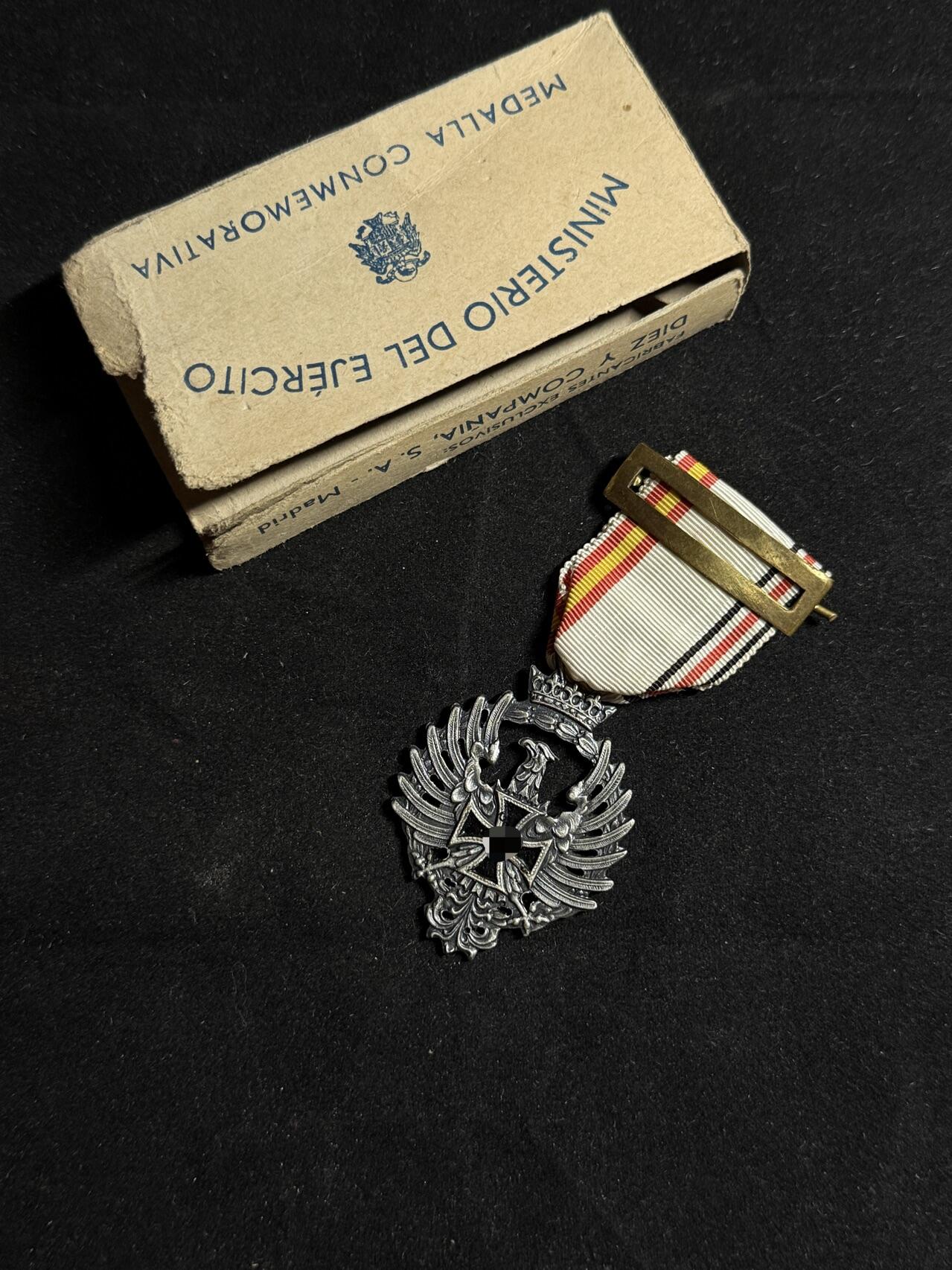 戎马世界章牌大赏第108期 西班牙蓝色师团奖章，带盒，存疑