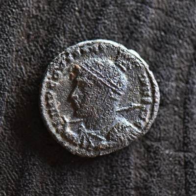 【良泉】第42期【自动场】12月4日晚19.30点开拍！99枚域外古代钱币专场  - 公元318-319年【古罗马】君士坦丁大帝统一罗马前打制的戎装版“双天使誓愿”富力铜币，2.1克