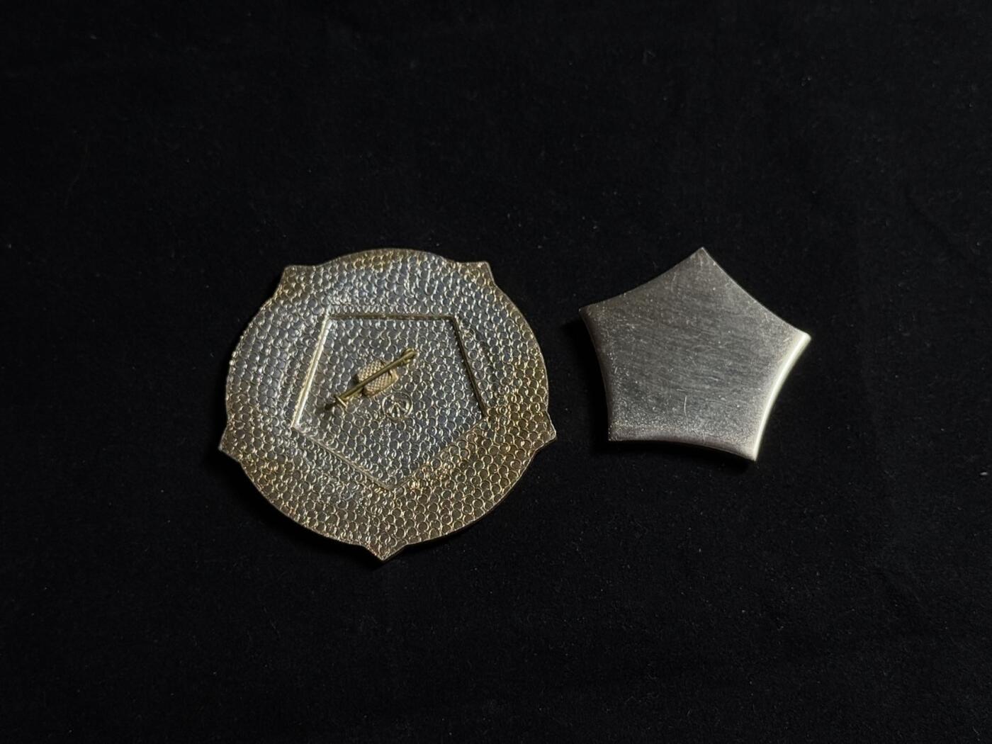 戎马世界章牌大赏第108期 苏联金婚大铝章证章一对