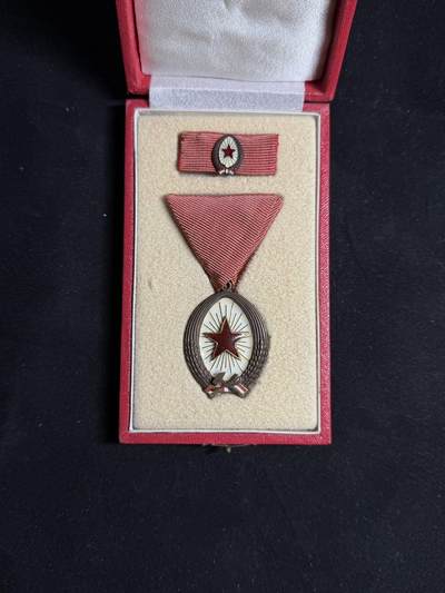 戎马世界章牌大赏第108期 - 匈牙利铜级劳动勋章