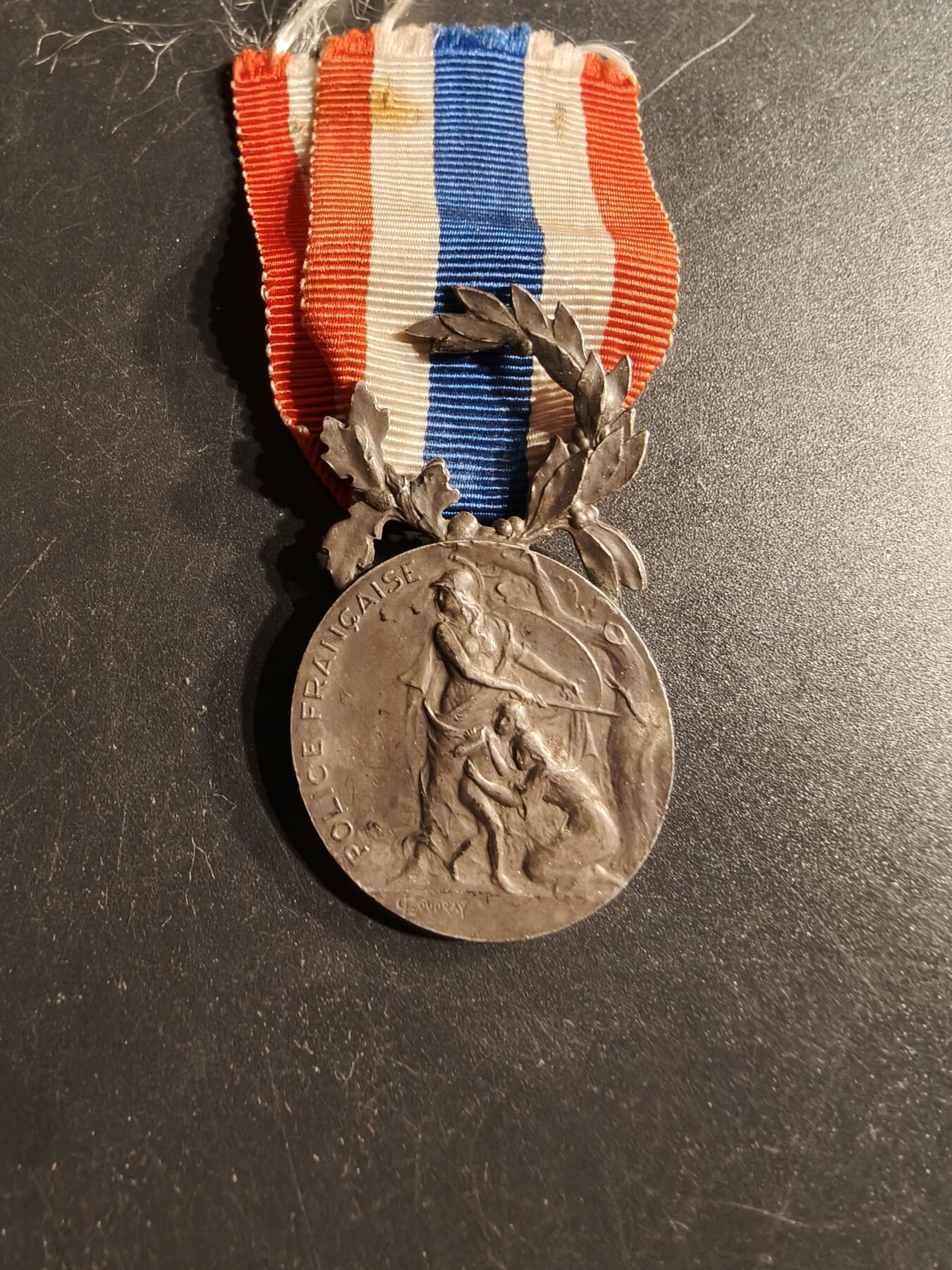 老王徽章第165期  法国银级内务部服役奖章    950银    1960年实发    12.4g